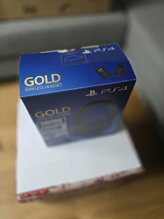 Cuffie: Sony Gold Headset PS4  – Usato da Buchs LU venduto da san_df8f 2
