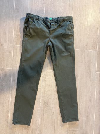 Pantalon Benetton kaki en très bon état, taille 52