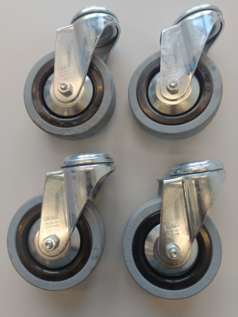 Altro per stoccaggio & trasporto: 4 Stück neue Lenkrollen 100 x 32 – Nuovo e nell'imballaggio originale da Rüthi (Rheintal) venduto da Balty