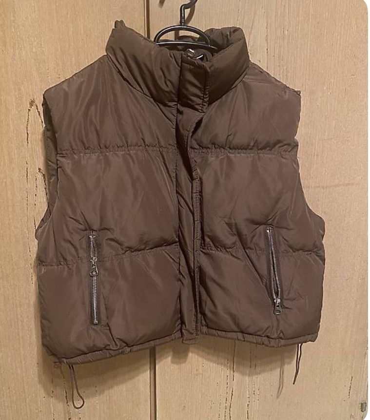 Gilets & Westen: Daunengilet Grösse M zu verkaufen – Gebraucht aus Adligenswil von Labe83