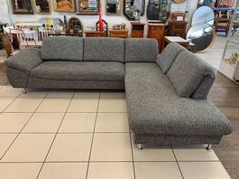 Modernes Ecksofa mit verstellbaren Kopfstützen in Grau