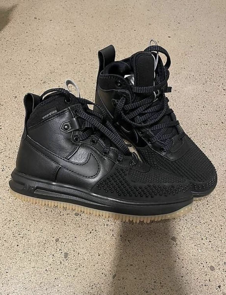 Chaussures hommes: Limited Edition Nike Schuhe 40 – D'occasion à Zürich par janine_stalder 1