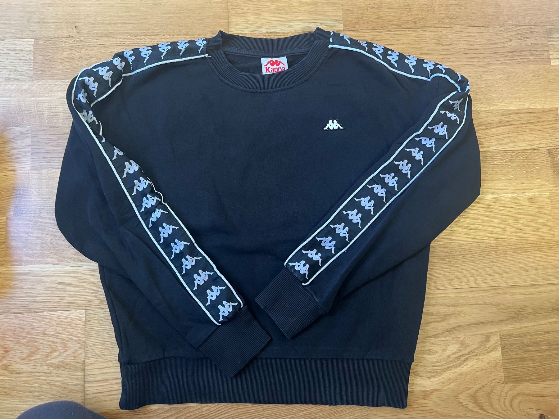 Maglioni & Felpe: Schwarzer Kappa Pullover mit Logo-Streifen, – Usato da Bern venduto da sar_56rd 3