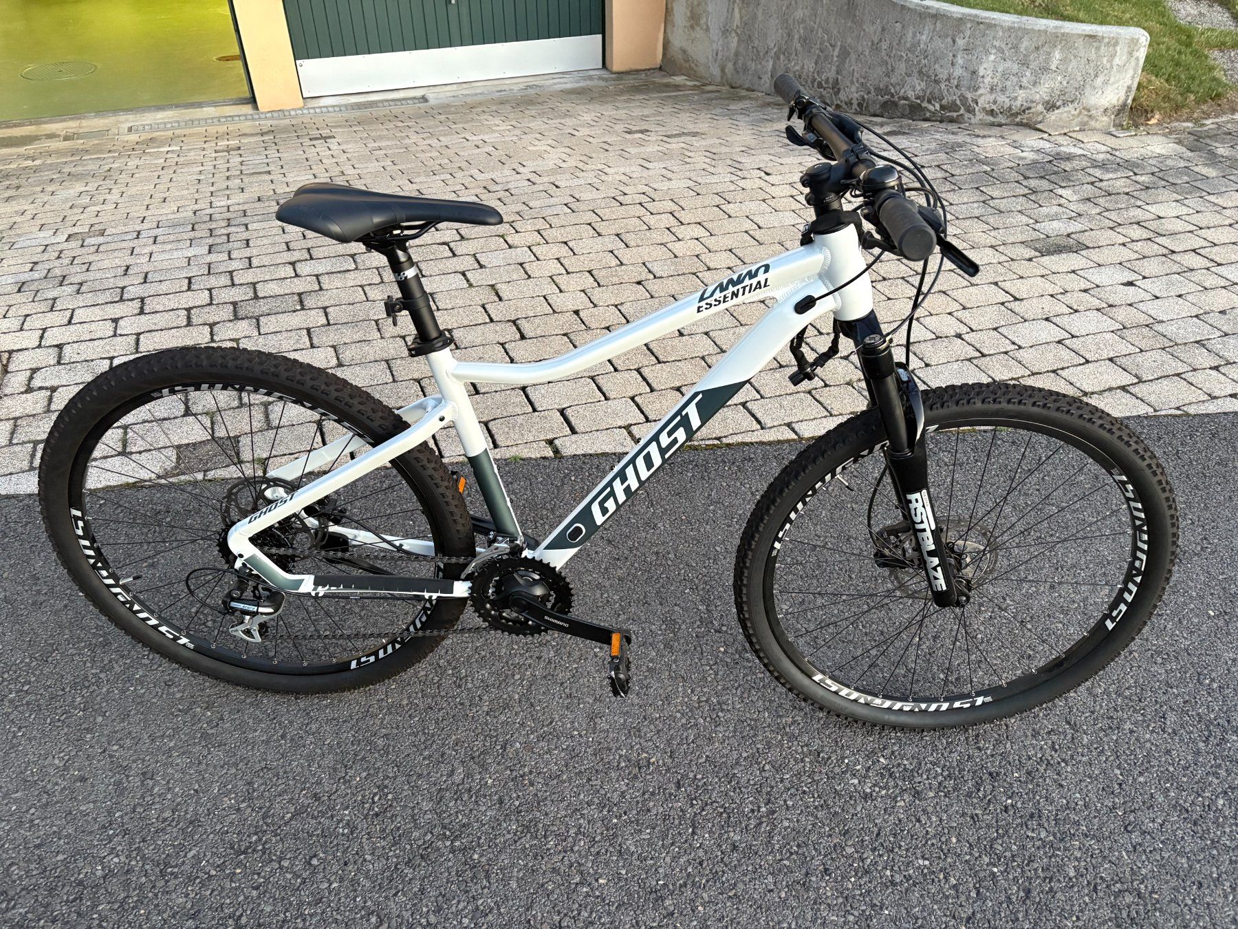 Ghost Biciclette: GHOST Lanao 27,5" Essential - Cadre M – Usato da St-Légier-Chiésaz venduto da avernez 1
