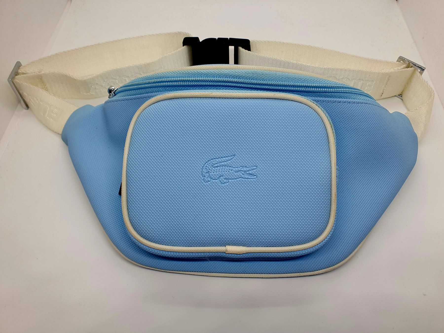 Lacoste Borse: LACOSTE BAUCHTASCHE HELLBLAU – Nuovo (secondo la descrizione) da St. Gallen venduto da CaliSunshine