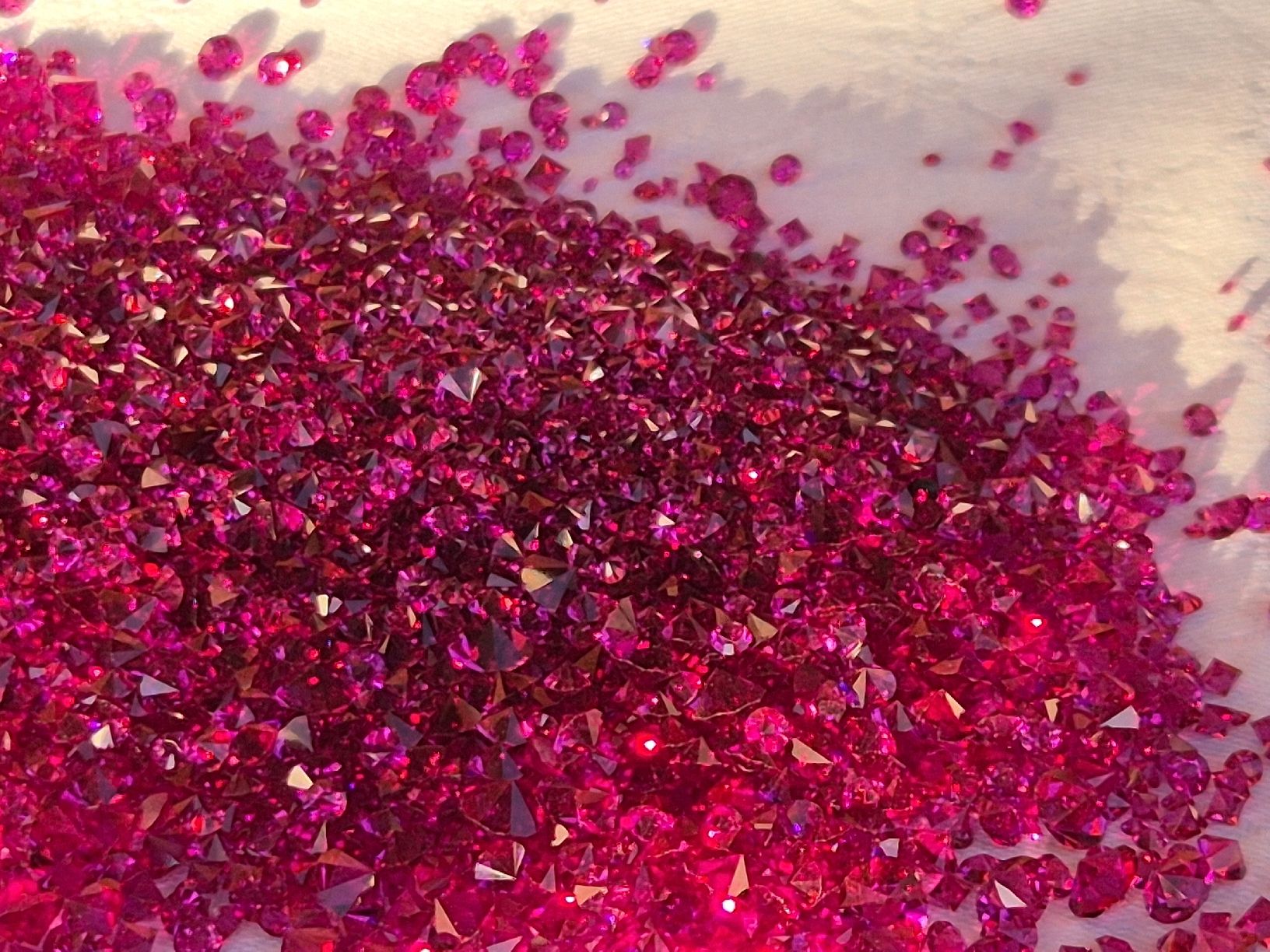 Kit bricolage: Swarovski Strass Steine Farbe Ruby – Nuovo (secondo la descrizione) da Höfen b. Thun venduto da enr_7xsd 1