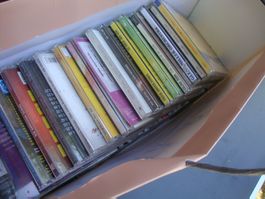 Tragetasche voller CDs, Inhalt ? Fotos schauen.