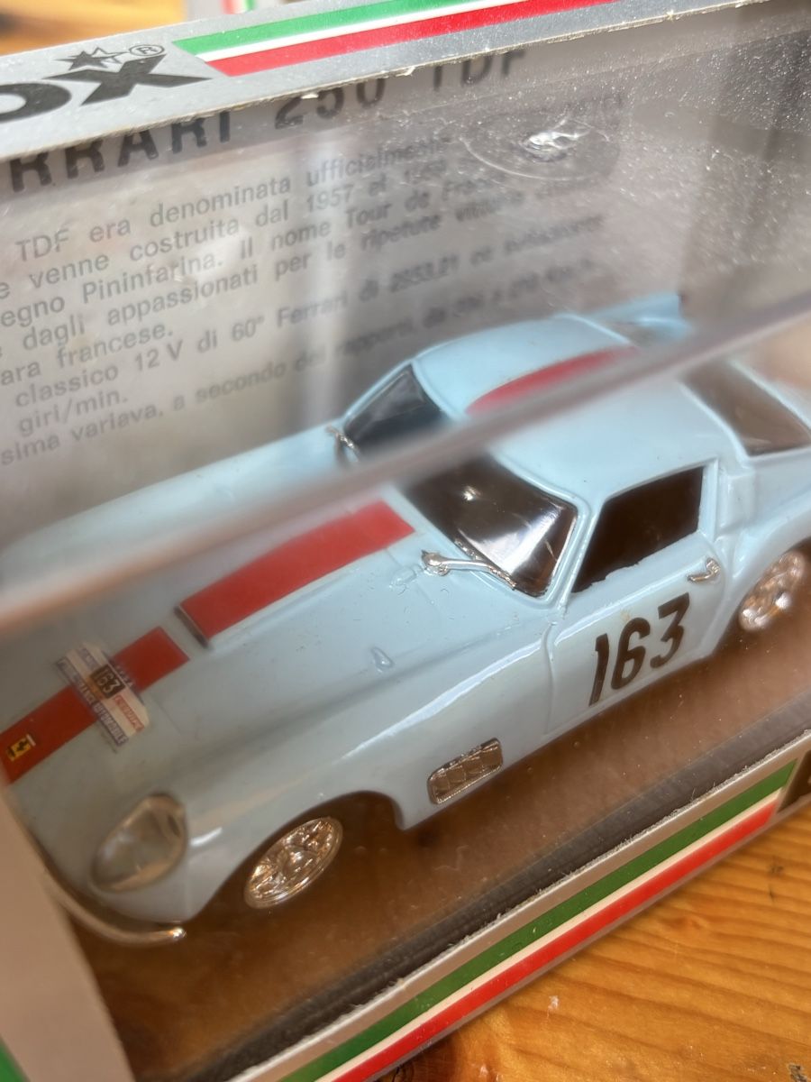 Ferrari Modellautos: Model Box Ferrari 250 LM 1964 Scale 1:43 Blue – Neu und originalverpackt aus Rüschlikon von ArnaudEichenberger 7