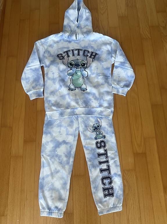 Lotti di vestiti: Stitch Traineranzug Gr. 146 – Usato da Liestal venduto da esi79