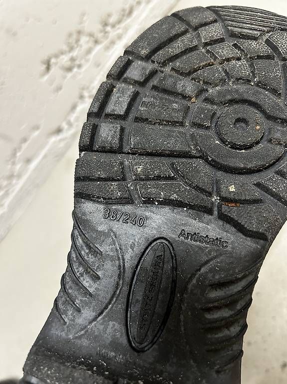 Scarpe da uomo: Sicherheitsschuhe (Gr. 38) – Usato da Horw venduto da a.pa 3