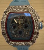 Armbanduhr mit Steinen besetzt hellblaues Silikonband