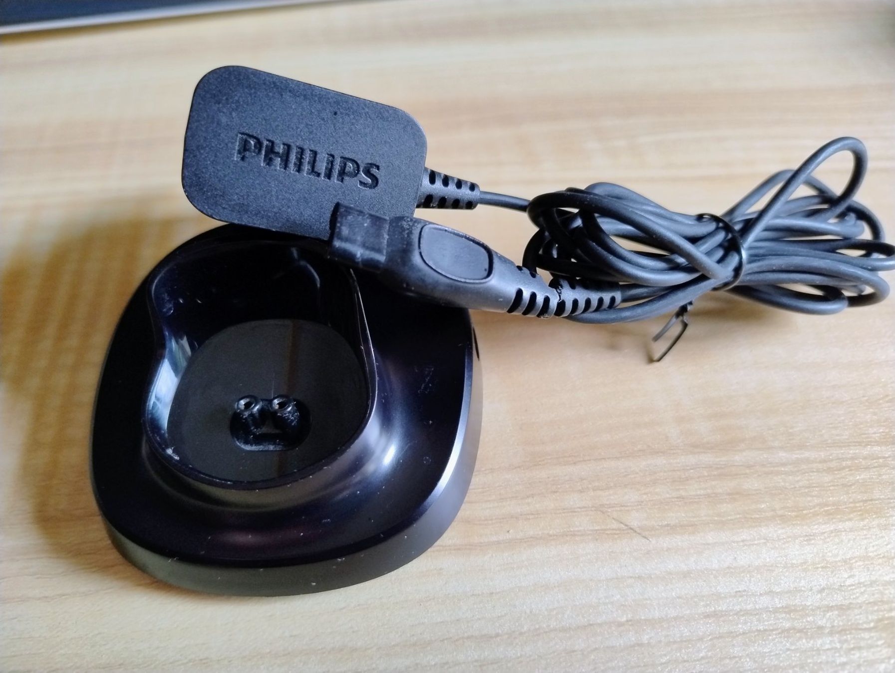 Philips Schneiden: Philips Ladestation Hairclipper Series 9000 – Gebraucht aus Beckenried von SCHEMA79 1
