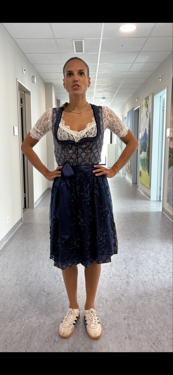Vestiti: Dirndl Grösse 38 dunkelblau  Damen – Usato da Unterlunkhofen venduto da Ifalk