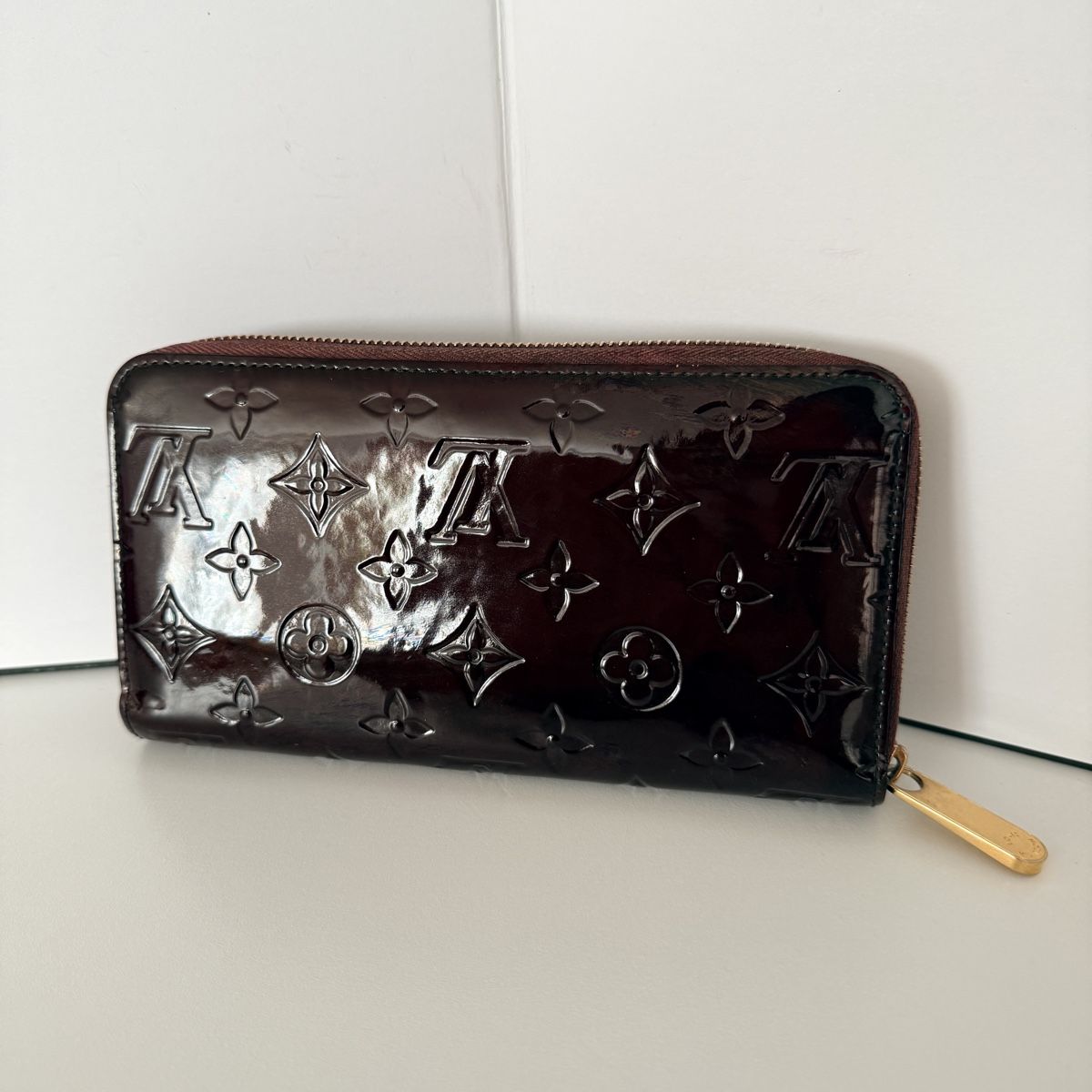 Louis Vuitton Portamonete: Louis Vuitton Vernis Zippy Wallet Amarante – Usato da Geneve venduto da DarlingVintage 1