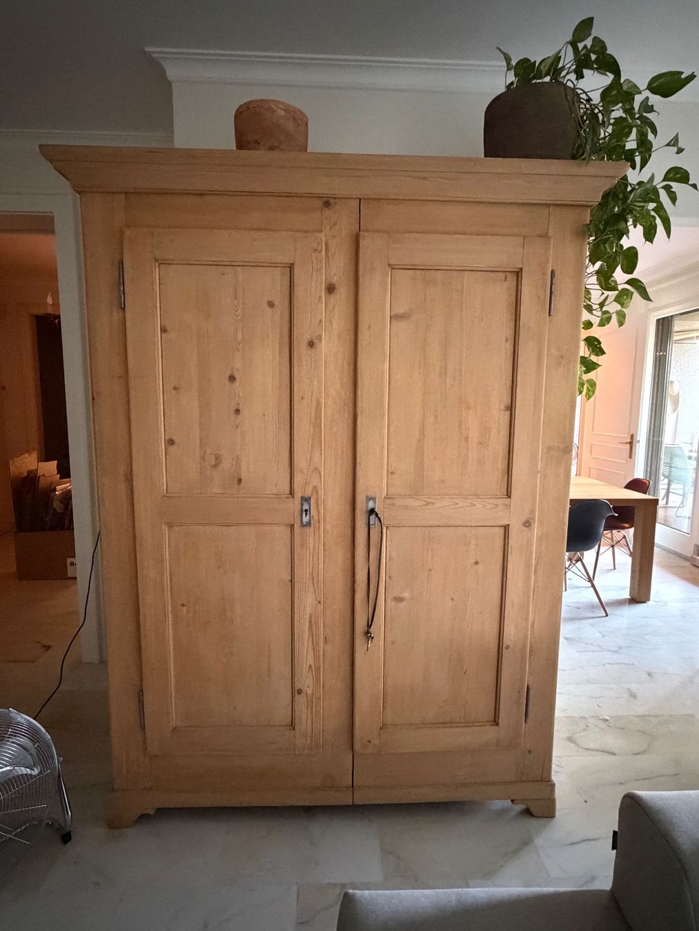 Armadi: Ancienne armoire en bois – Usato da Lausanne venduto da jeremy.brue 3