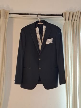 Sehr schöner, eleganter Anzug in Top-Zustand.
