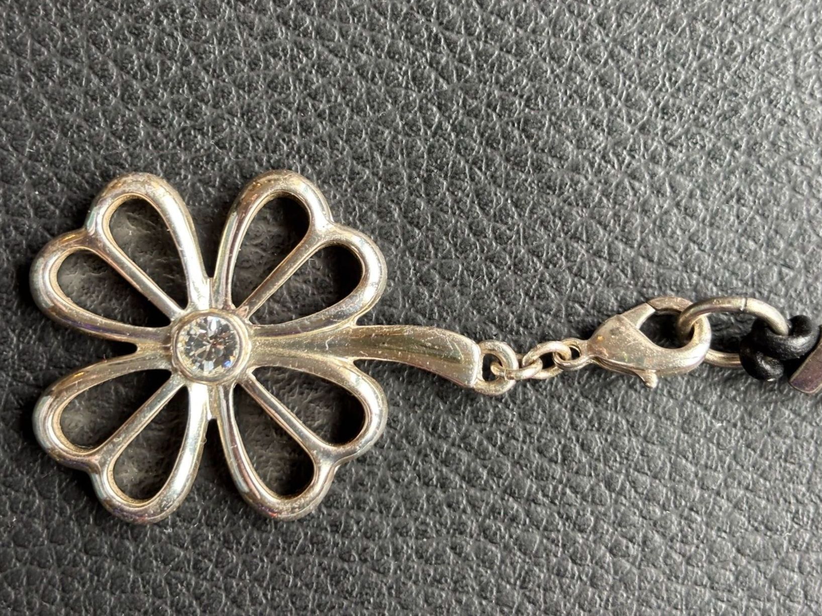 Ketten: Collier à pendentif Pilgrim  trèfle à quatre feuilles – Gebraucht aus Peseux von Cresus27