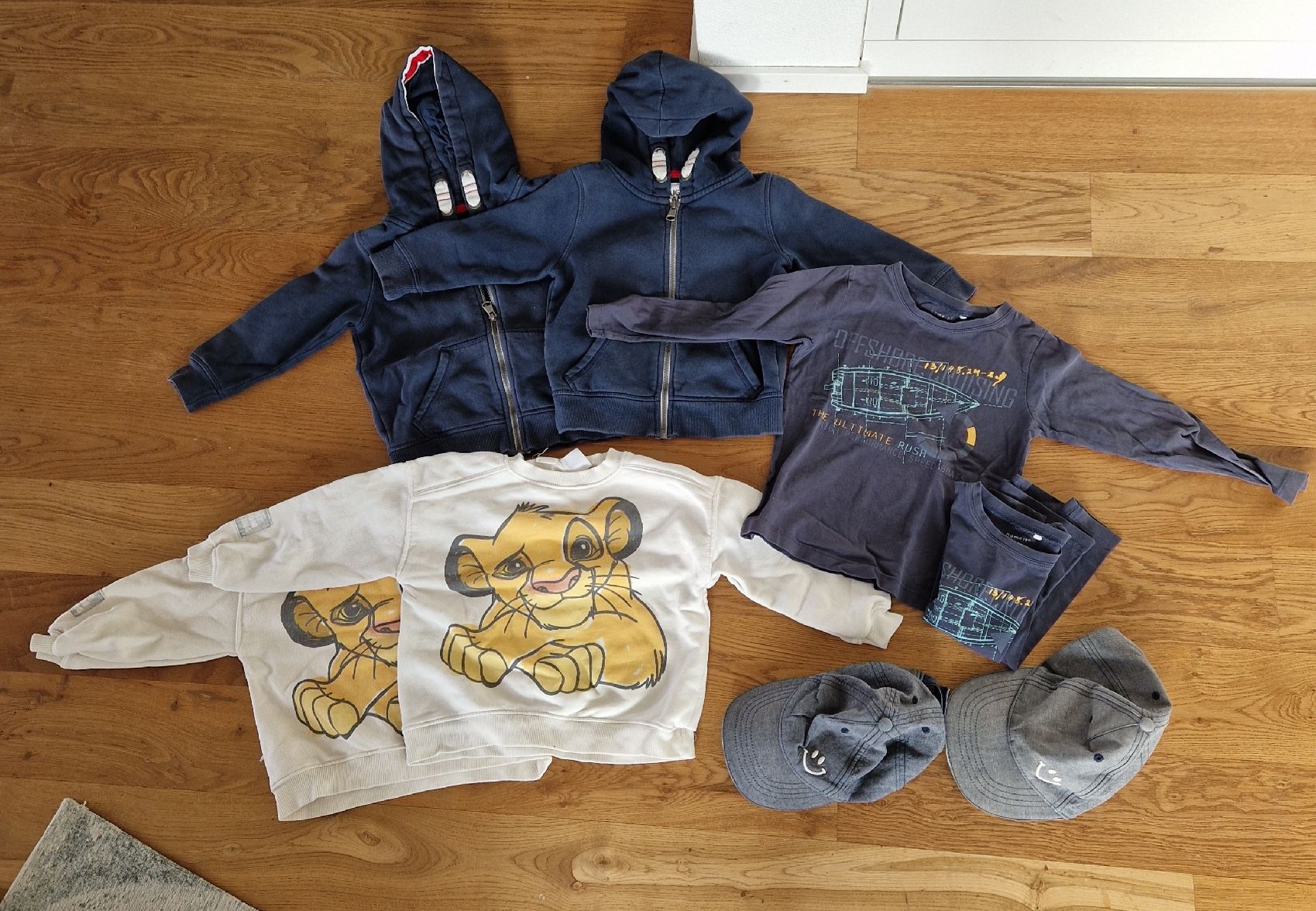 Lotti & Set di vestiti: Zwillingsset Grösse 98/104 – Usato da Sarnen venduto da C_Bolt
