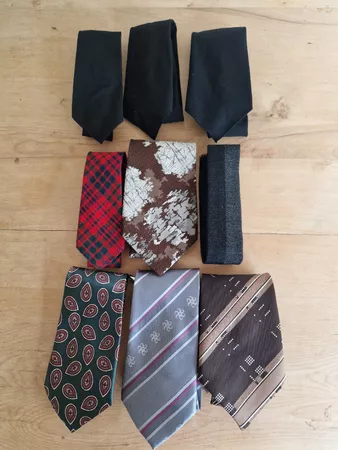 Krawatten Set 9 Stück verschiedene Designs guter Zustand