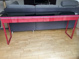 Beistelltisch mit schwarzer Glasabdeckung