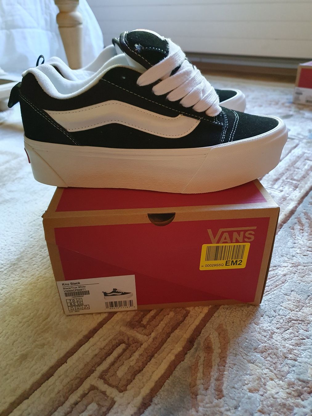 Vans Scarpe da uomo: Baskets Vans Knu Stack noir blanc taille 39 neuves – Nuovo e nell'imballaggio originale da Grand-Lancy venduto da kri_qk5y 2