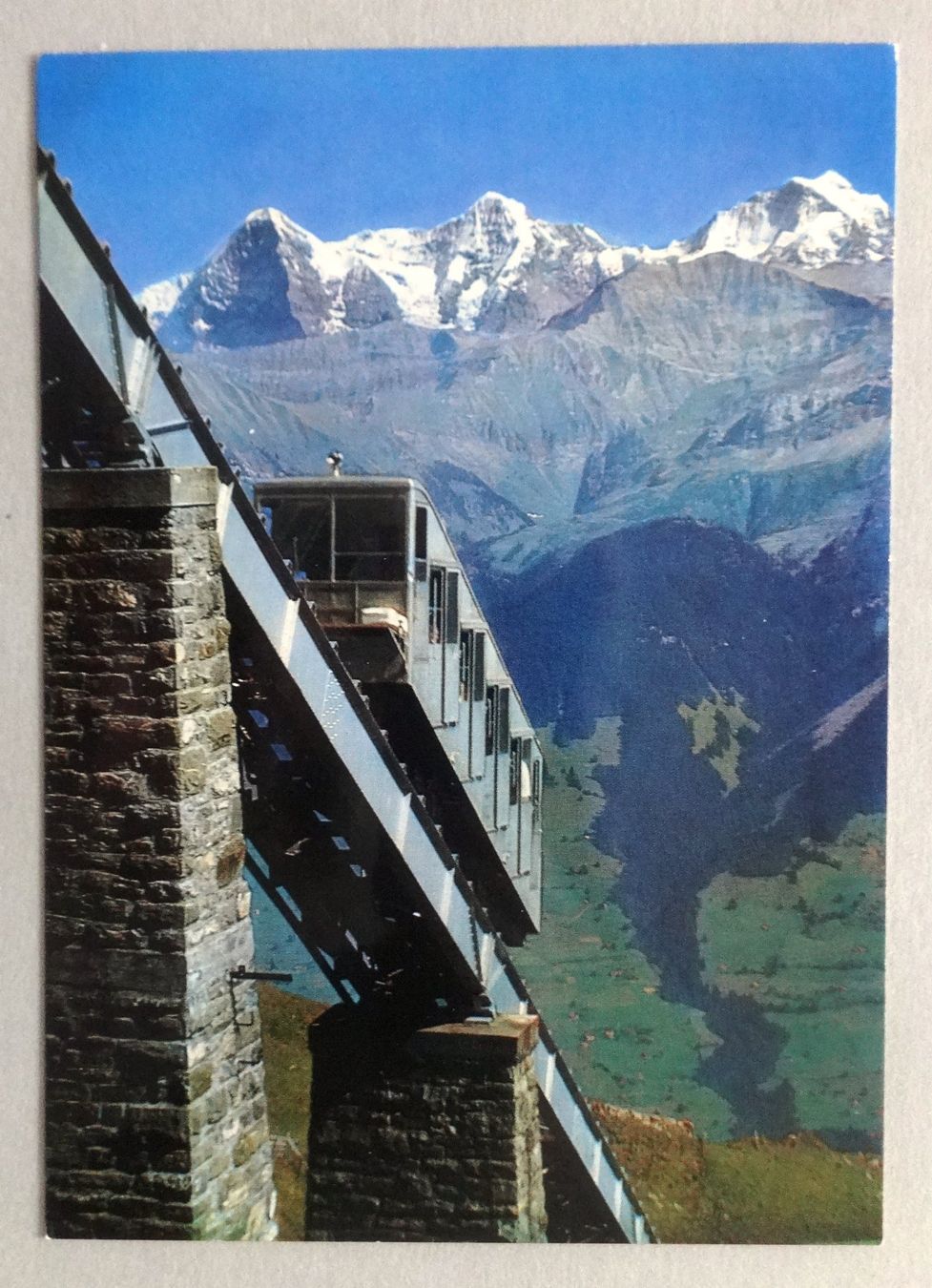 Cartoline postali: Niesenbahn mit Jungfraugruppe – Usato da Fétigny venduto da Billy2miny