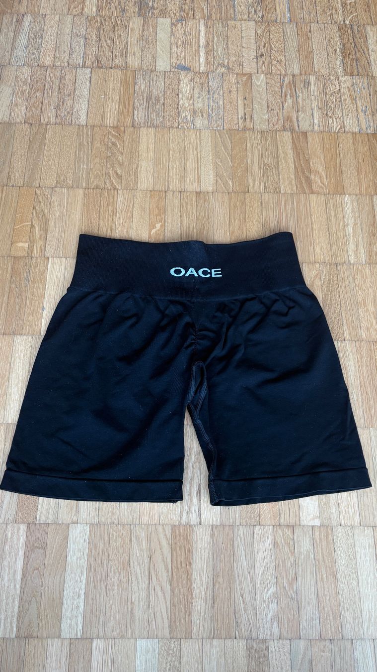 Oace Leggings: Oace Shorts Schwarz – Nuovo (secondo la descrizione) da Thalwil venduto da Corinne7