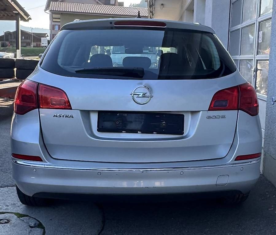 Automobili: Opel Astra J Facelift  – Usato da Interlaken venduto da vla_s2q6 3