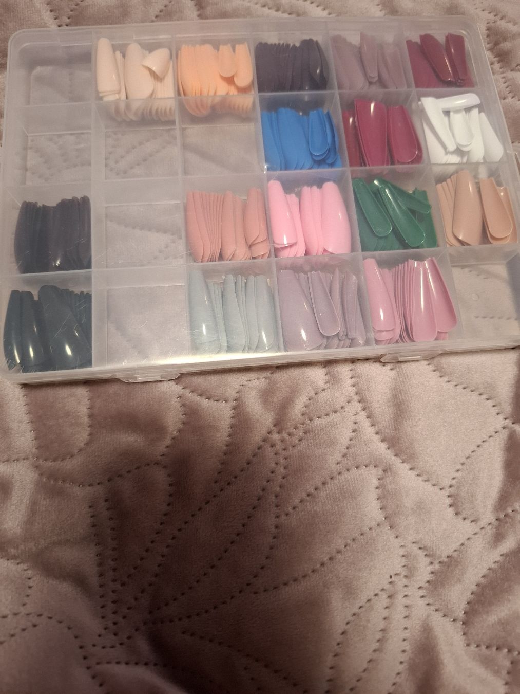 Künstliche Fingernägel: Künstliche Fingernägel Set mit Sortierbox  – Neu (gemäss Beschreibung) aus Netstal von Queen37