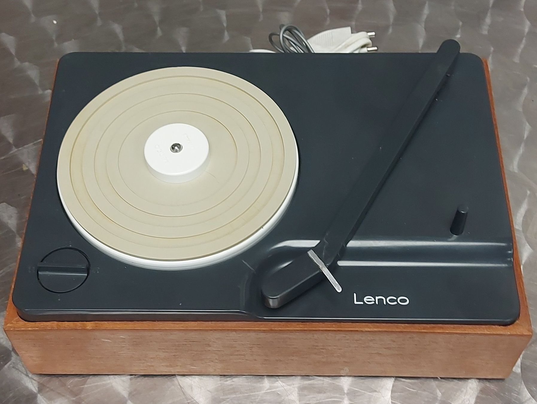 Lenco Giradischi: Lenco Plattenspieler – Usato da Herzogenbuchsee venduto da phonowelt 2
