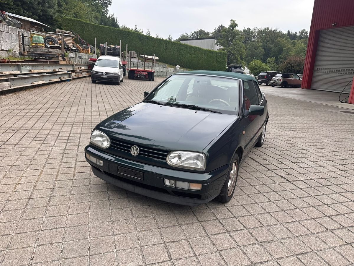 VW Automobili: VW Golf Cabriolet dunkelgrün Schaltgetriebe – Usato da Schmerikon venduto da mir_c2lz 2