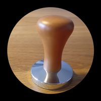 Neuwertiger Kaffeestempel / Tamper mit Holzgriff - Top!