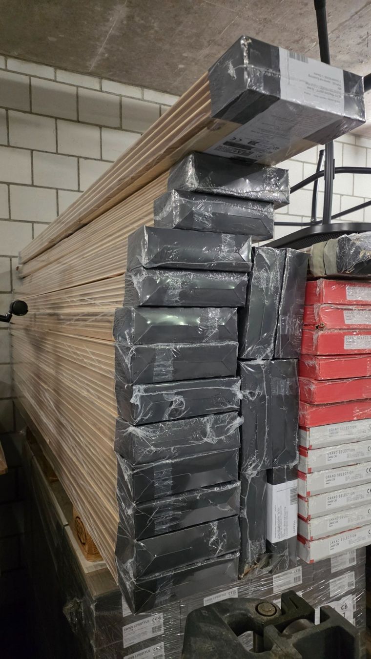 Articoli in legno: Restposte Parkett Franzosische eiche 19 pack / 35 m2 – Nuovo e nell'imballaggio originale da Rothrist venduto da swiss-laminat 1