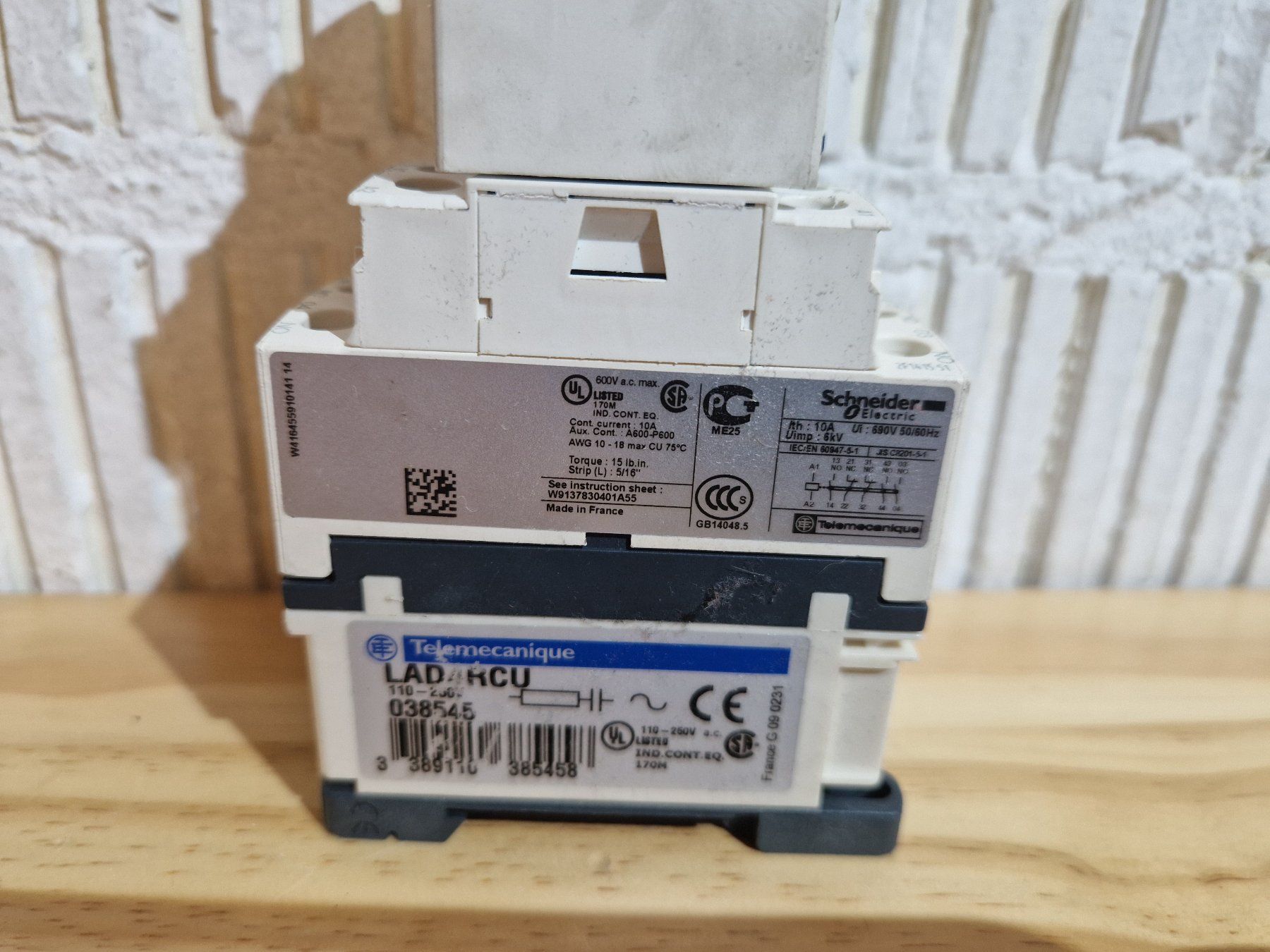 Schneider Componenti elettronici: Schneider Electric CAD32 Schütz – Usato da Seedorf BE venduto da Stibutz 2