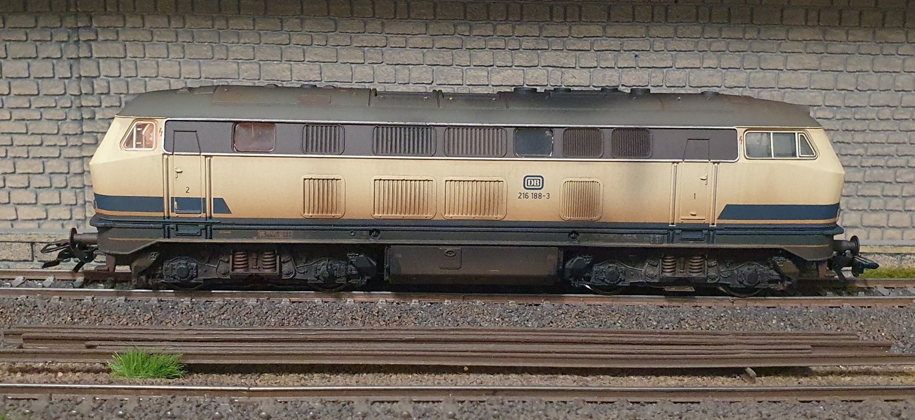Märklin Modellini di ferrovie: BR 216 DB, MARKLIN 3374, DIGITAL + PATINE – Usato da Loveresse venduto da FIFILOULOU 1