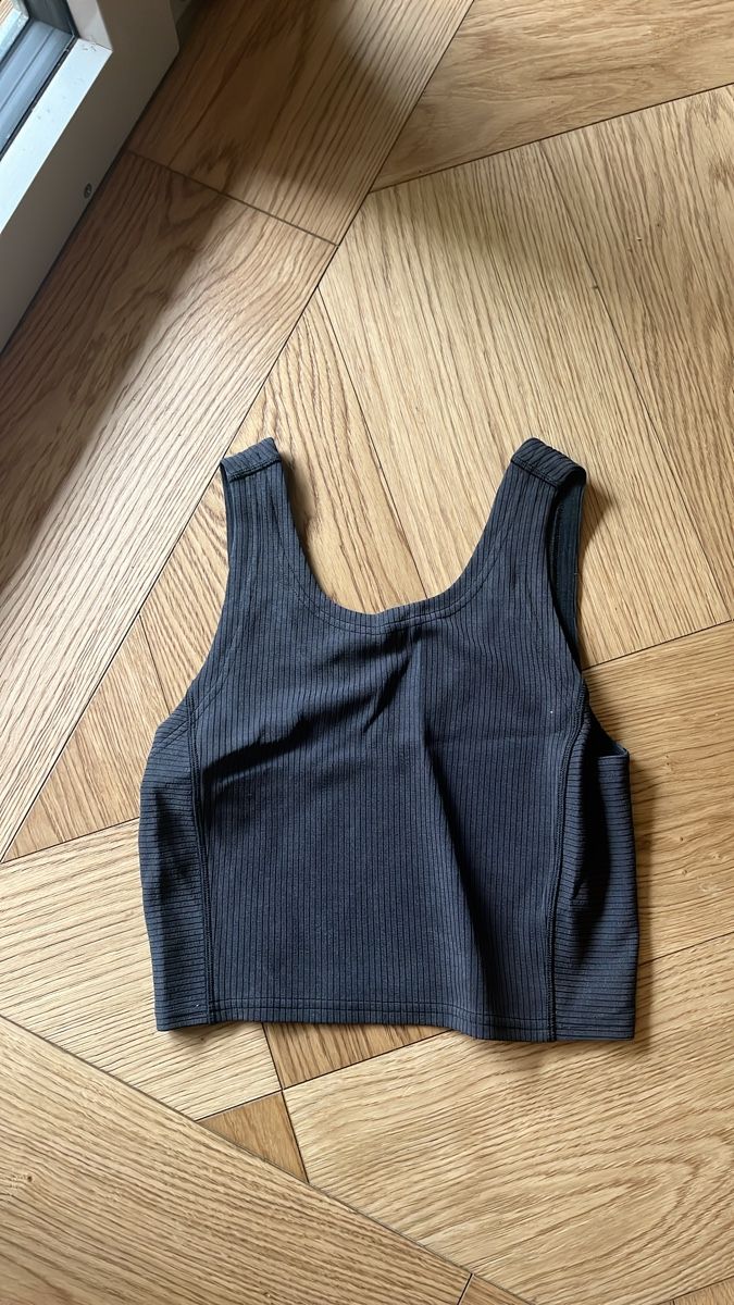 Lululemon Top: Lululemon Athletica Ribbed Top – Usato da Zürich venduto da __ramona