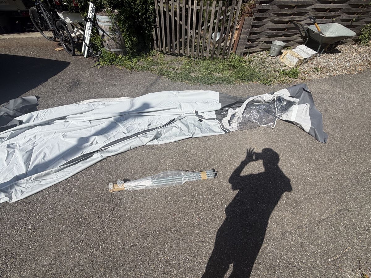 Verande & Tende da sole: Vorzelt Wohnwagen grau Gestänge  – Usato da stallikon venduto da Guetze1990