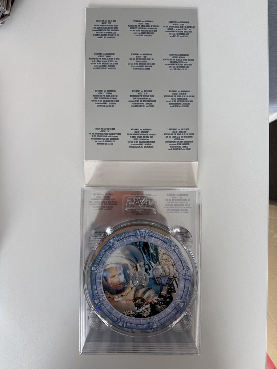 Tutti i DVDs: Stargate SG-1 Saison 5 – Usato da La Tour-de-Peilz venduto da xaejohn 1