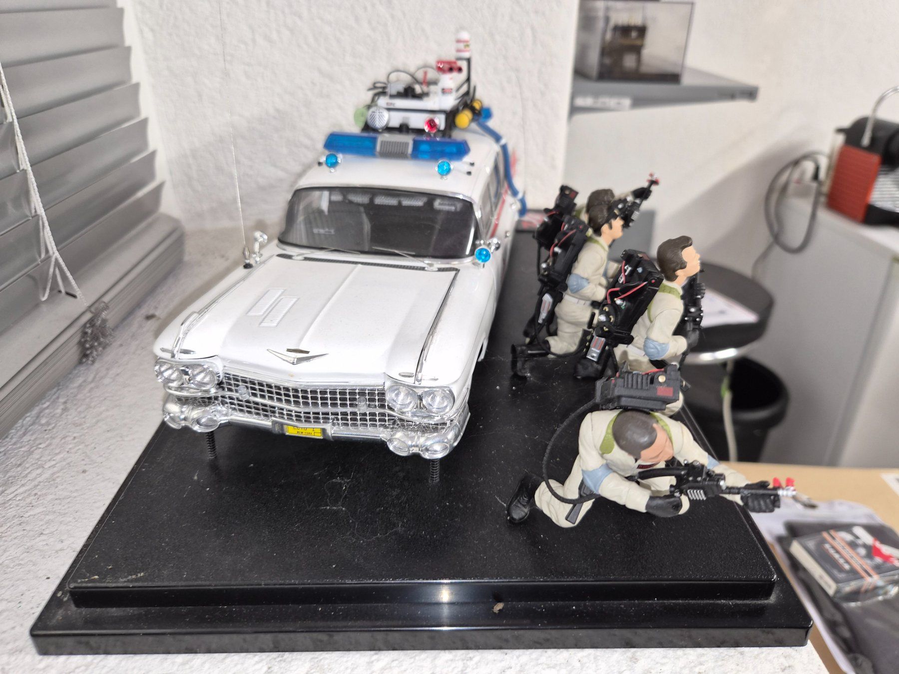 Hot Wheels Voitures modèles: Ghostbusters Ecto 1 30e , 1:18 – D'occasion à Bévilard par CHUCKMAVIS 2