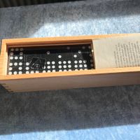 Domino Spiel im Holzkasten