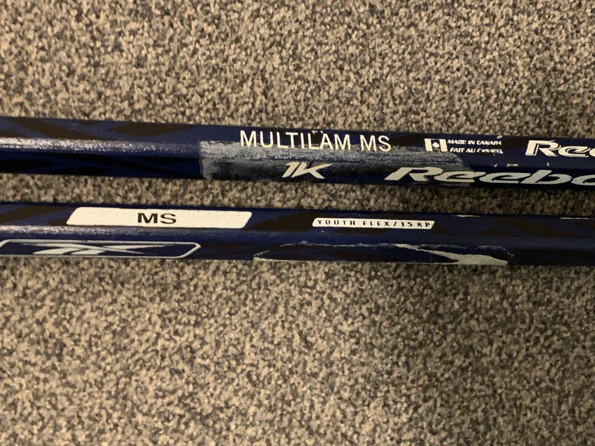 Reebok Bastoni & Pale: Zwei Eishockeyschläger Reebook Multilam MS + 2 Pucks – Nuovo (secondo la descrizione) da Erlenbach ZH venduto da Ritschly 3