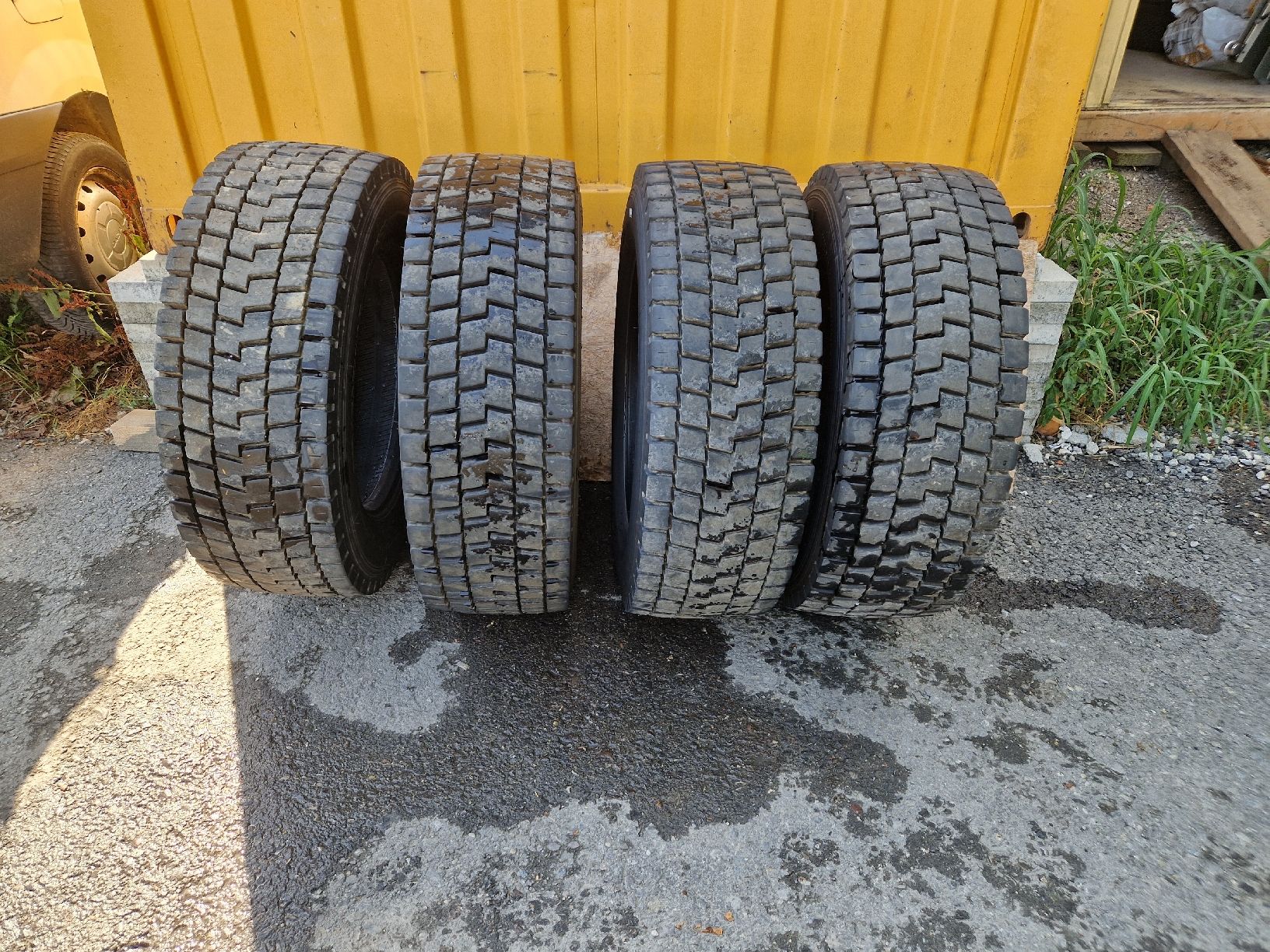 Pneus & Roues: 4 LKW Reifen – D'occasion à Kerzers par tinuke