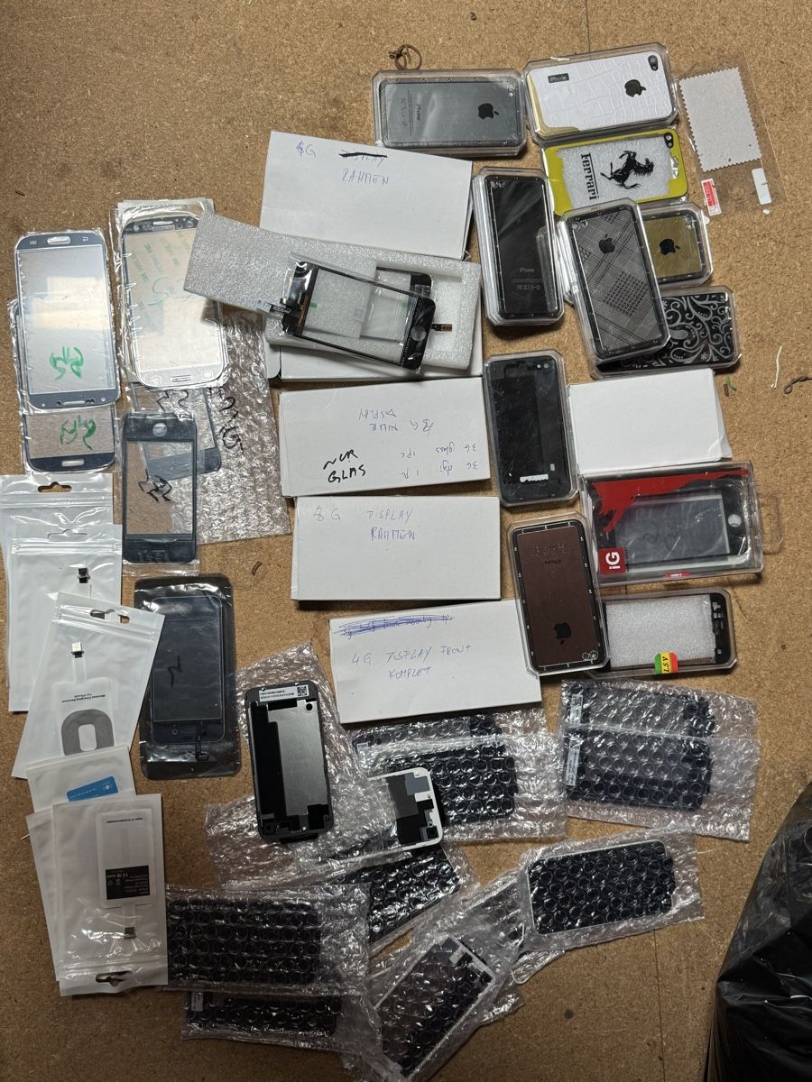 Apple Handys / Smartphones: Restposten 13 verschiedene iphone 4s lcd display und samsung – Neu und originalverpackt aus winterthur von ds09061