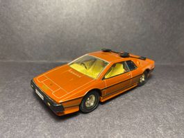 Lotus Esprit James Bond 007 - Corgi 1:36