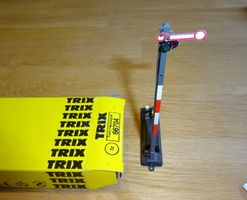 Trix Form-Hauptsignal Spur H0 in OVP mit Zugbeeinflussung