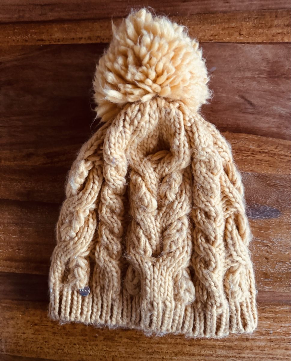 Hüte, Mützen & Caps: Wintermütze mit Bommel – Gebraucht aus Ettenhausen TG von phi_2nym