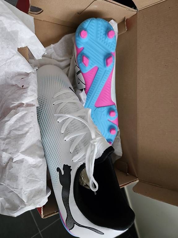 Scarpe da uomo: Chaussures de foot Puma Taille 43 – Usato da Grand-Lancy venduto da ChrisP_CH