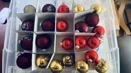 Diverse Weihnachtskugeln, gross und klein inkl. passende Box