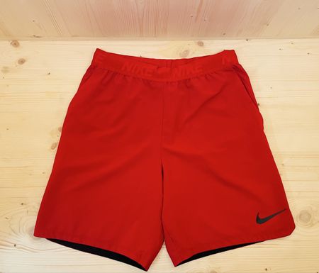 Nike Shorts rot Grösse M guter Zustand