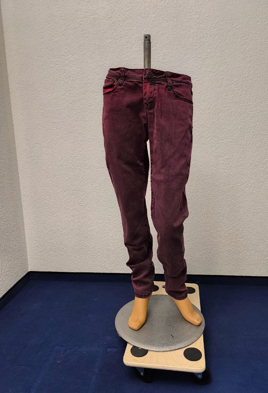 Jeans: Pinke Jeans - Gothic, Punk, Emo – Usato da Fischbach LU venduto da BuBri
